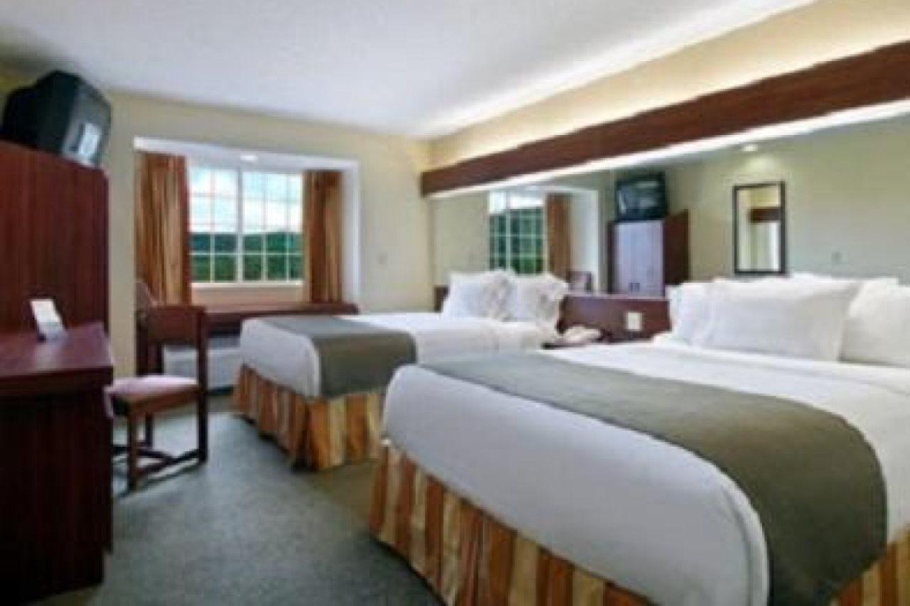 Microtel Inn And Suites Gassaway Екстериор снимка