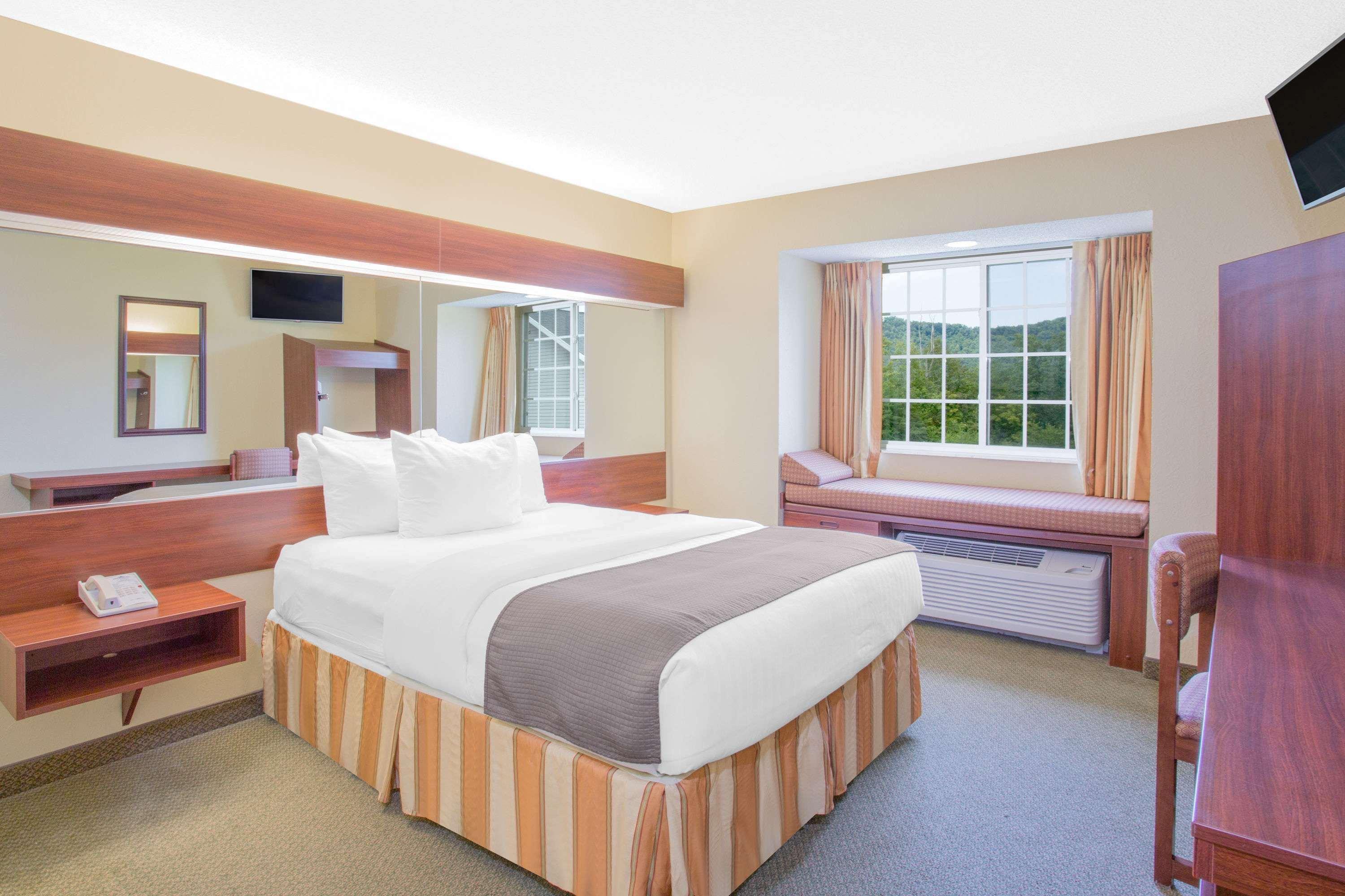 Microtel Inn And Suites Gassaway Екстериор снимка