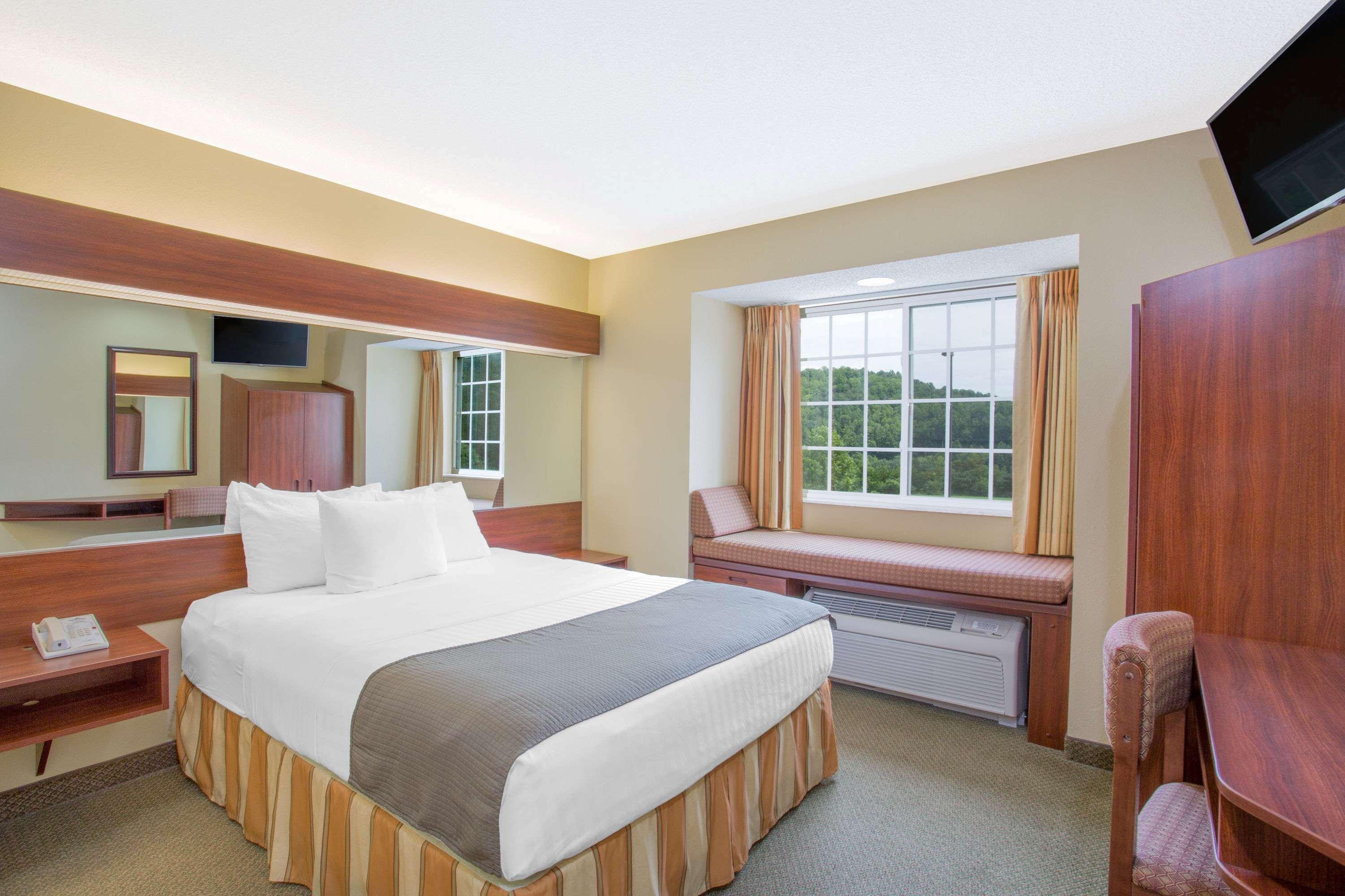 Microtel Inn And Suites Gassaway Екстериор снимка