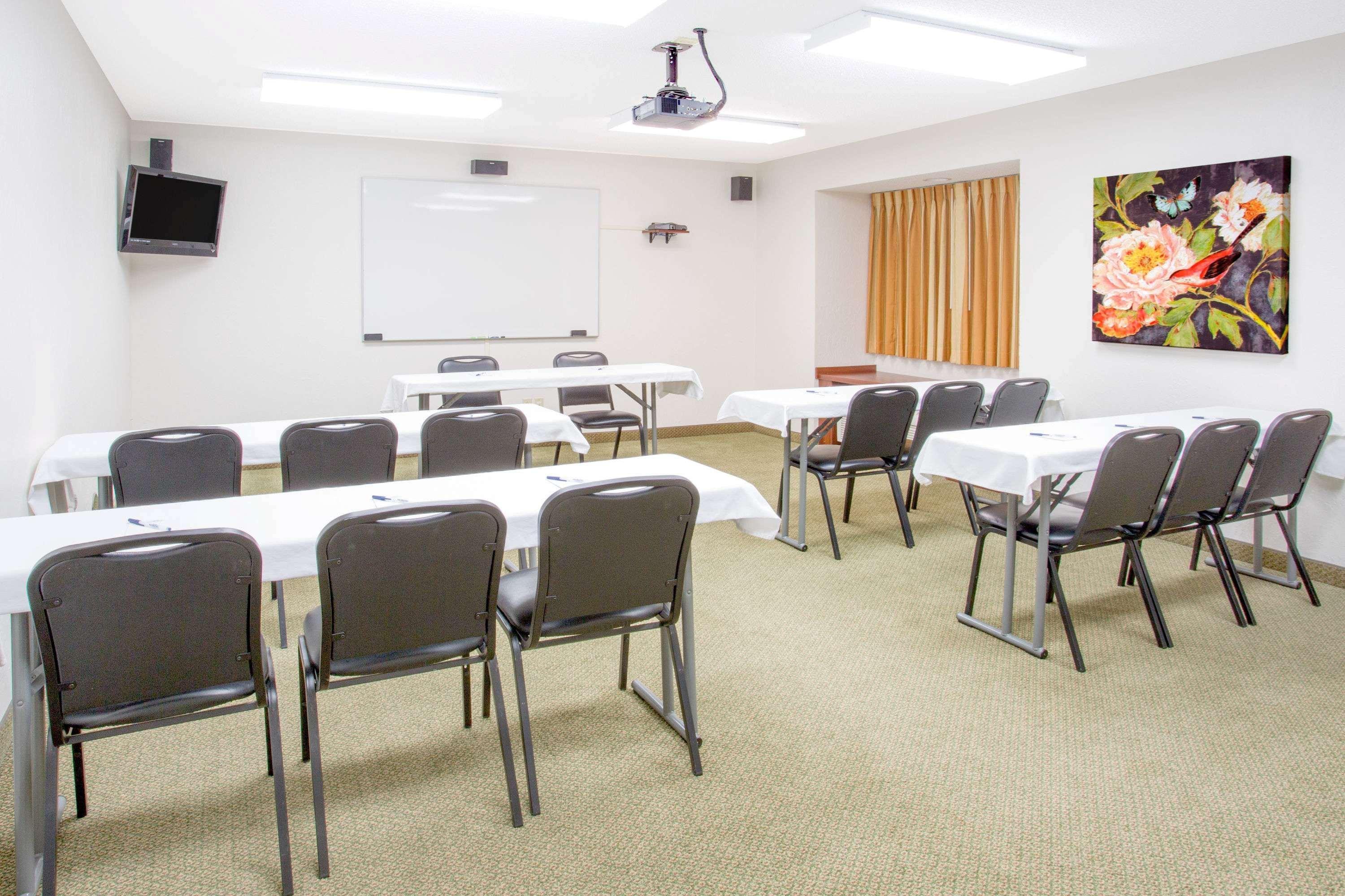 Microtel Inn And Suites Gassaway Екстериор снимка