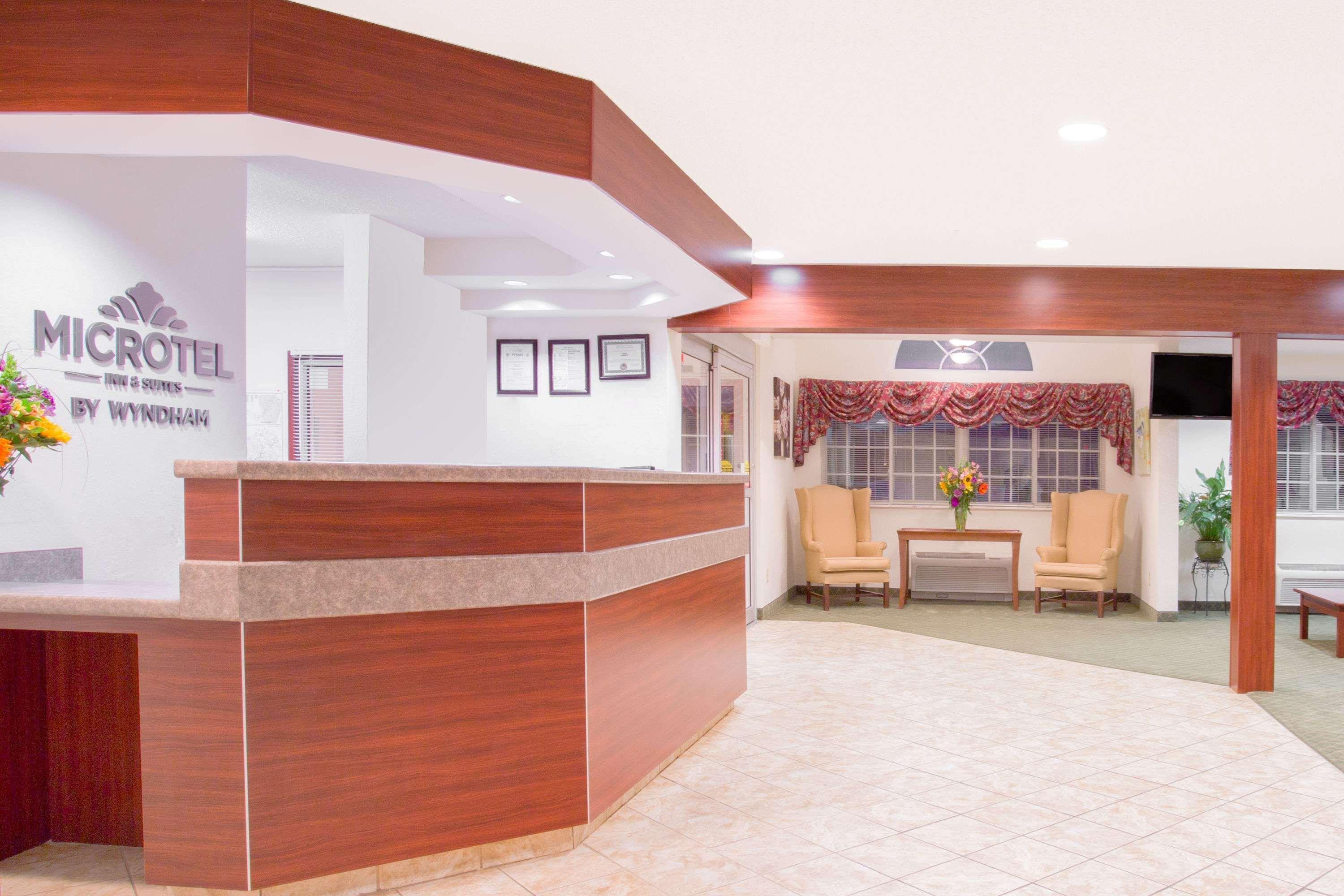 Microtel Inn And Suites Gassaway Екстериор снимка