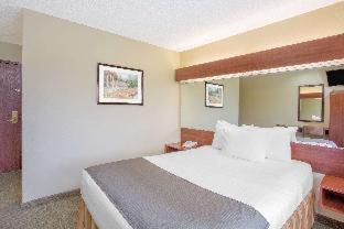 Microtel Inn And Suites Gassaway Стая снимка
