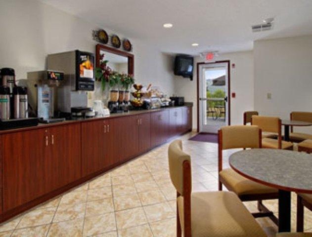 Microtel Inn And Suites Gassaway Ресторант снимка